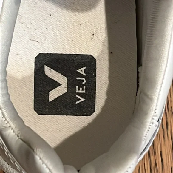 Veja Shoes - Picture 4 of 10